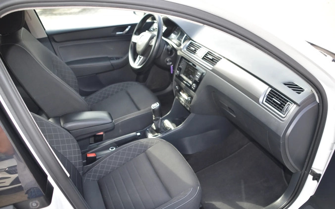 Skoda RAPID cena 19900 przebieg: 333600, rok produkcji 2016 z Biecz małe 172